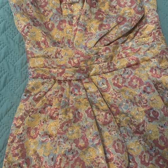 Beautiful dress! - Picture 4 of 7